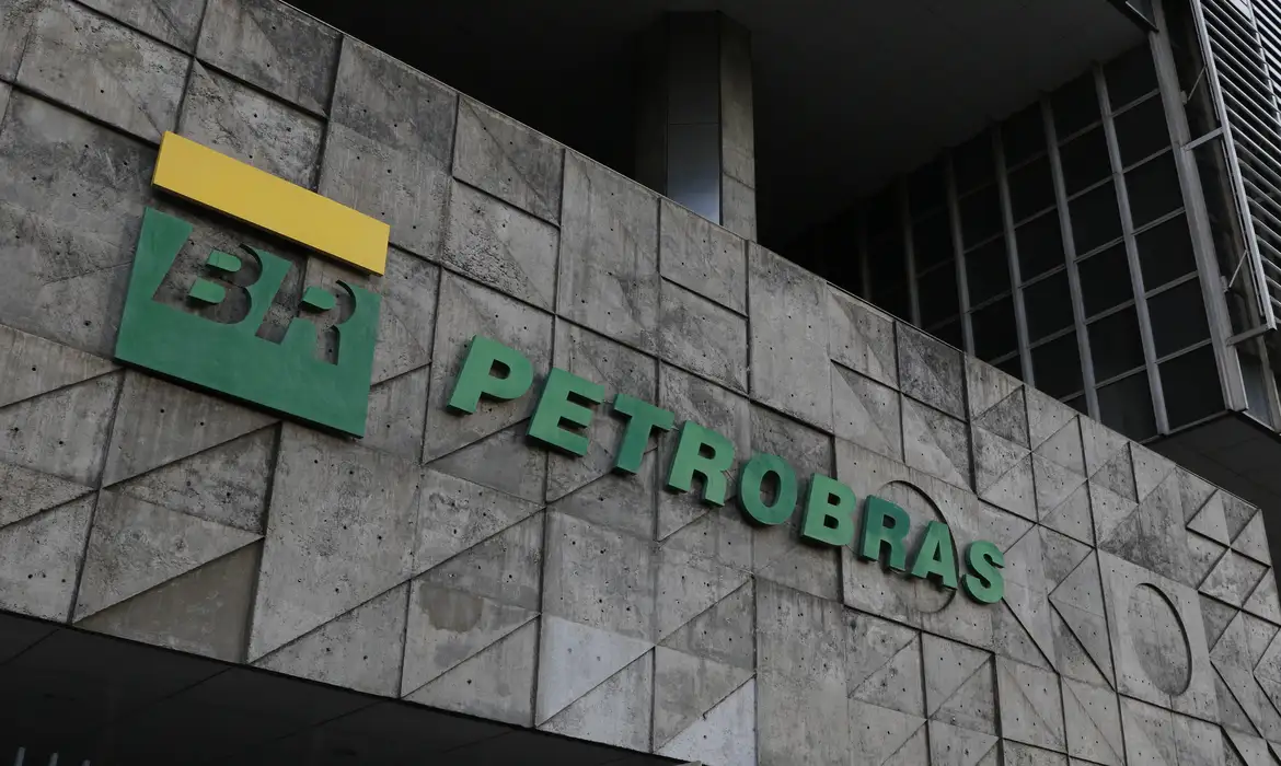 Petrobras anuncia desconto no diesel a partir de segunda-feira