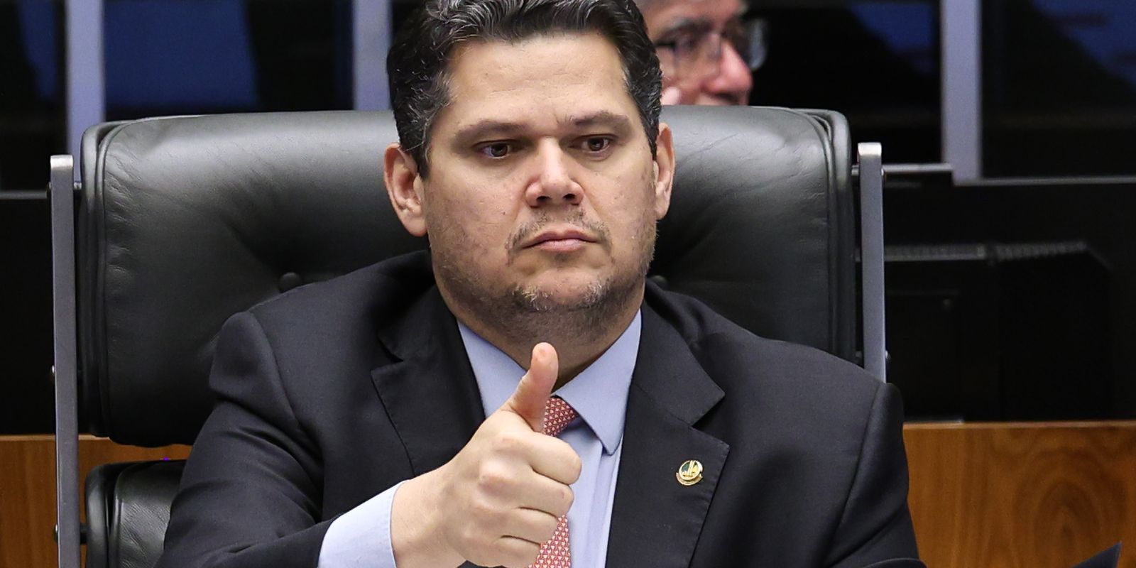 Alcolumbre sugere ‘melhorar’ a escala 6×1 e quer passar PEC por comissões